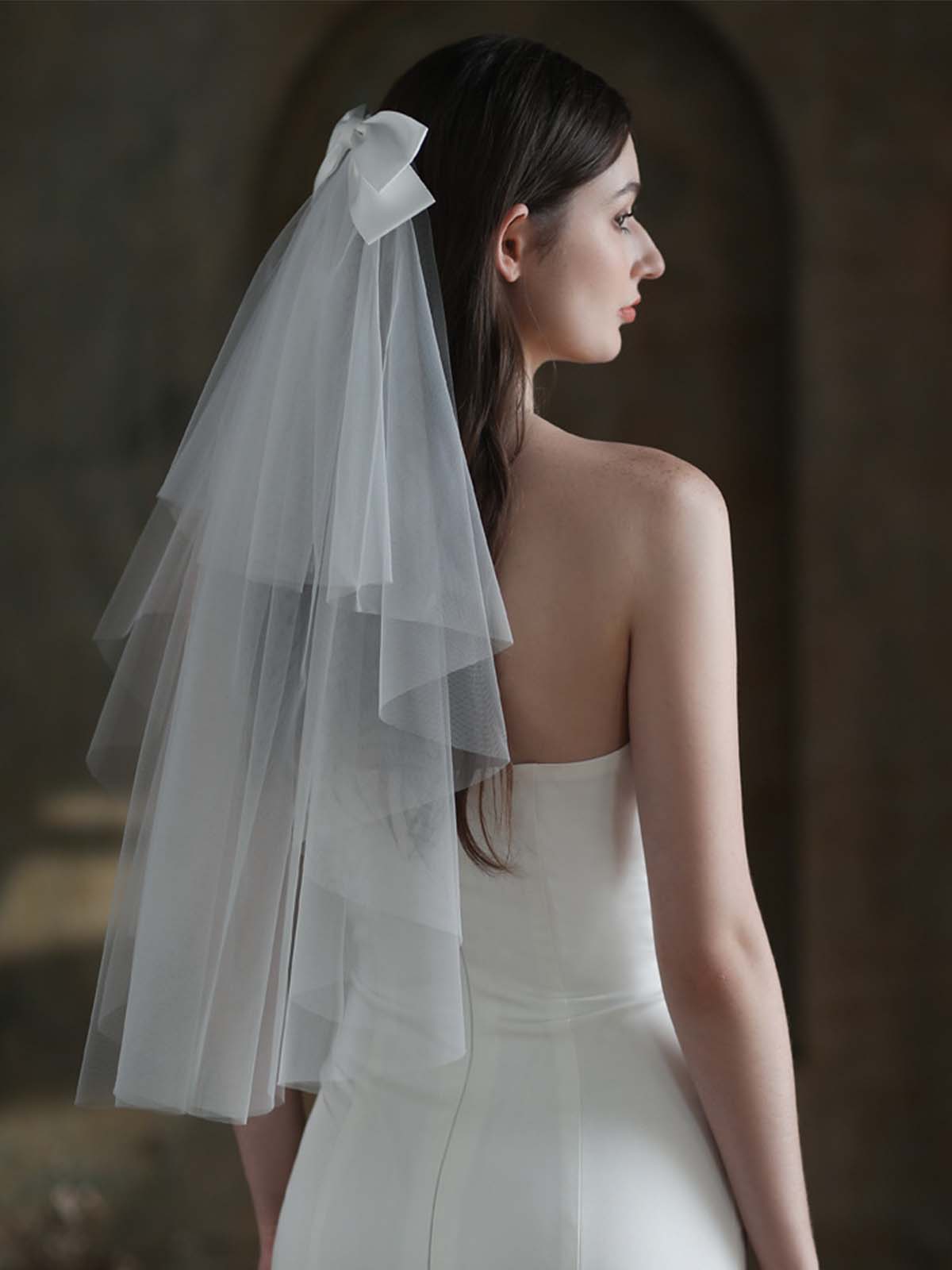 Bow Cut Edge Two Tier Tulle Bridal Elbow Length Short Wedding Veils With Blusher UK