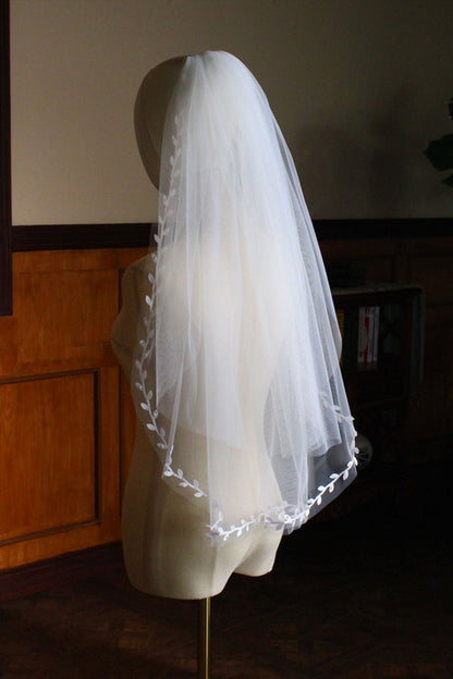 Leaf Lace Edge Two Tier Tulle Bridal Fingertip Length Wedding Veils UK