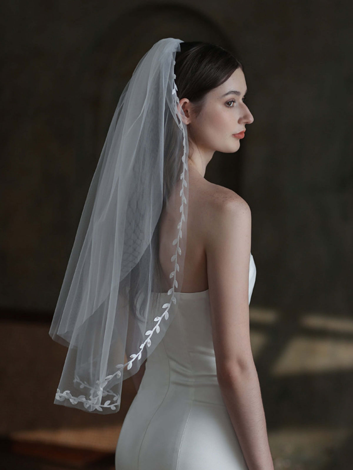 Leaf Lace Edge Two Tier Tulle Bridal Fingertip Length Wedding Veils UK