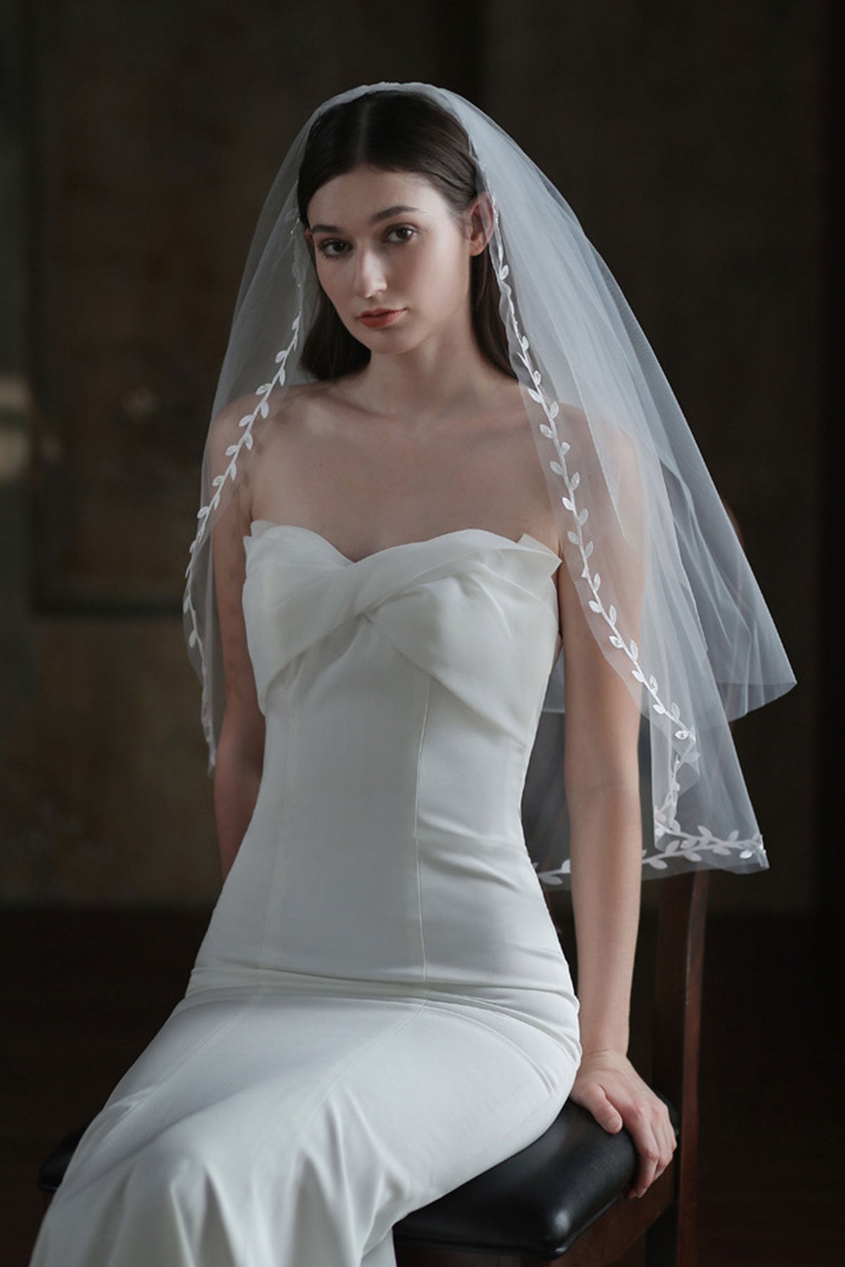 Leaf Lace Edge Two Tier Tulle Bridal Fingertip Length Wedding Veils UK