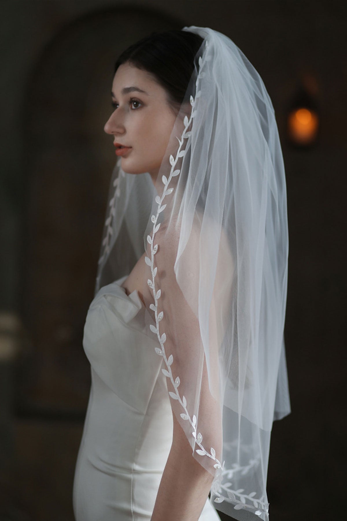 Leaf Lace Edge Two Tier Tulle Bridal Fingertip Length Wedding Veils UK