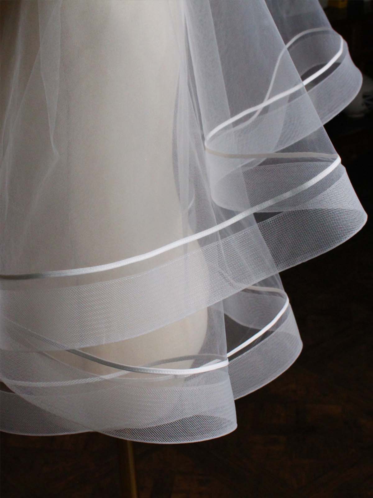 Simple Horsehair Edge Two Tier Tulle Bridal Fingertip Length Wedding Veils With Blusher UK