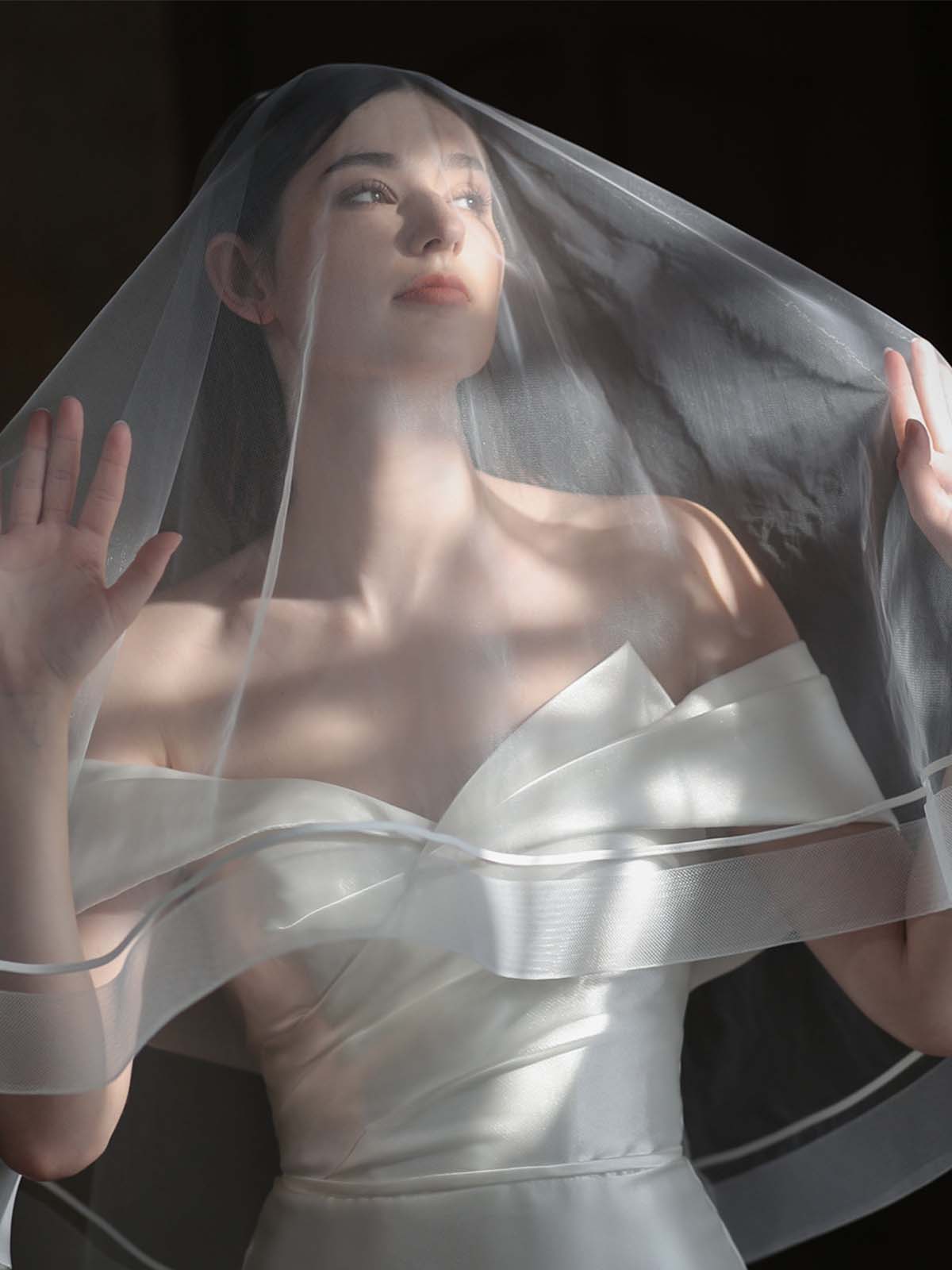 Simple Horsehair Edge Two Tier Tulle Bridal Fingertip Length Wedding Veils With Blusher UK