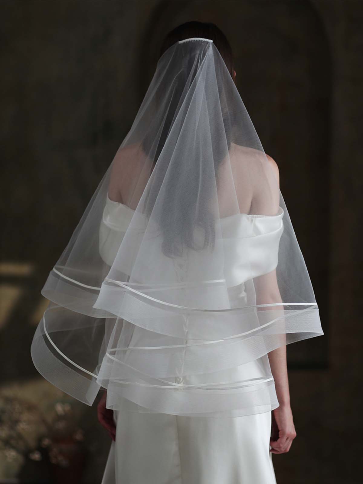 Simple Horsehair Edge Two Tier Tulle Bridal Fingertip Length Wedding Veils With Blusher UK