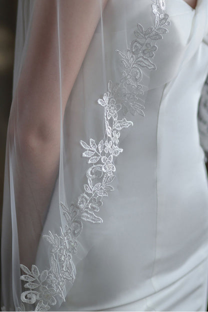 Lace Edge Single Tier Tulle Bridal Fingertip Length Wedding Veils UK