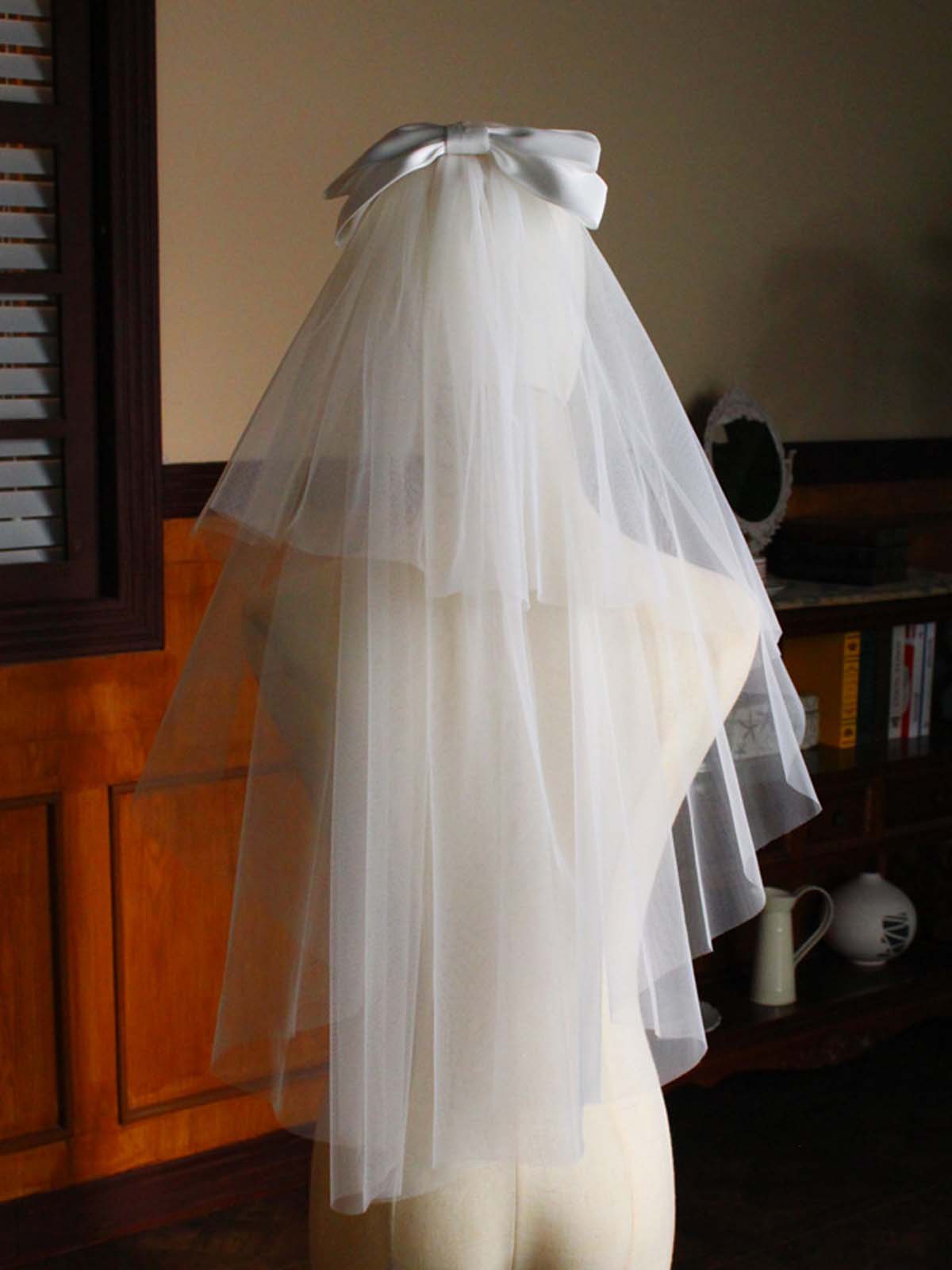Bow Cut Edge Two Tier Tulle Bridal Elbow Length Short Wedding Veils With Blusher UK