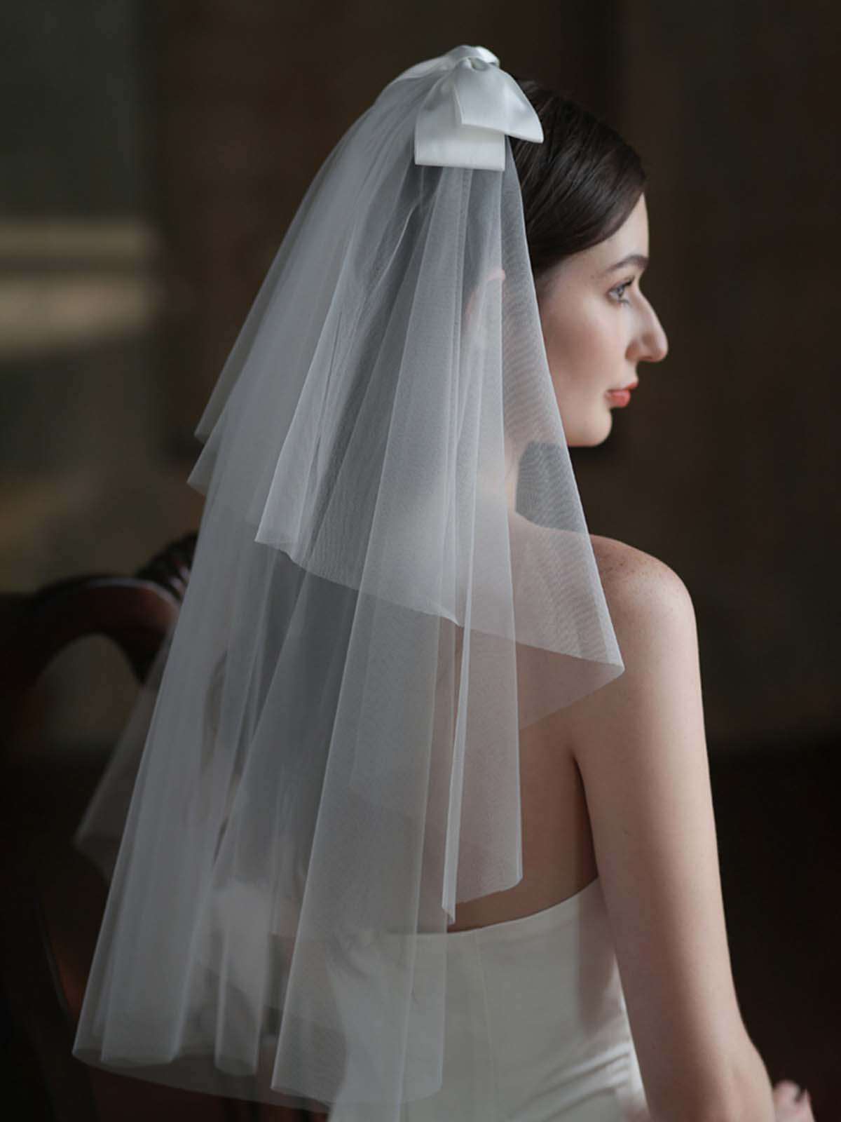 Bow Cut Edge Two Tier Tulle Bridal Elbow Length Short Wedding Veils With Blusher UK