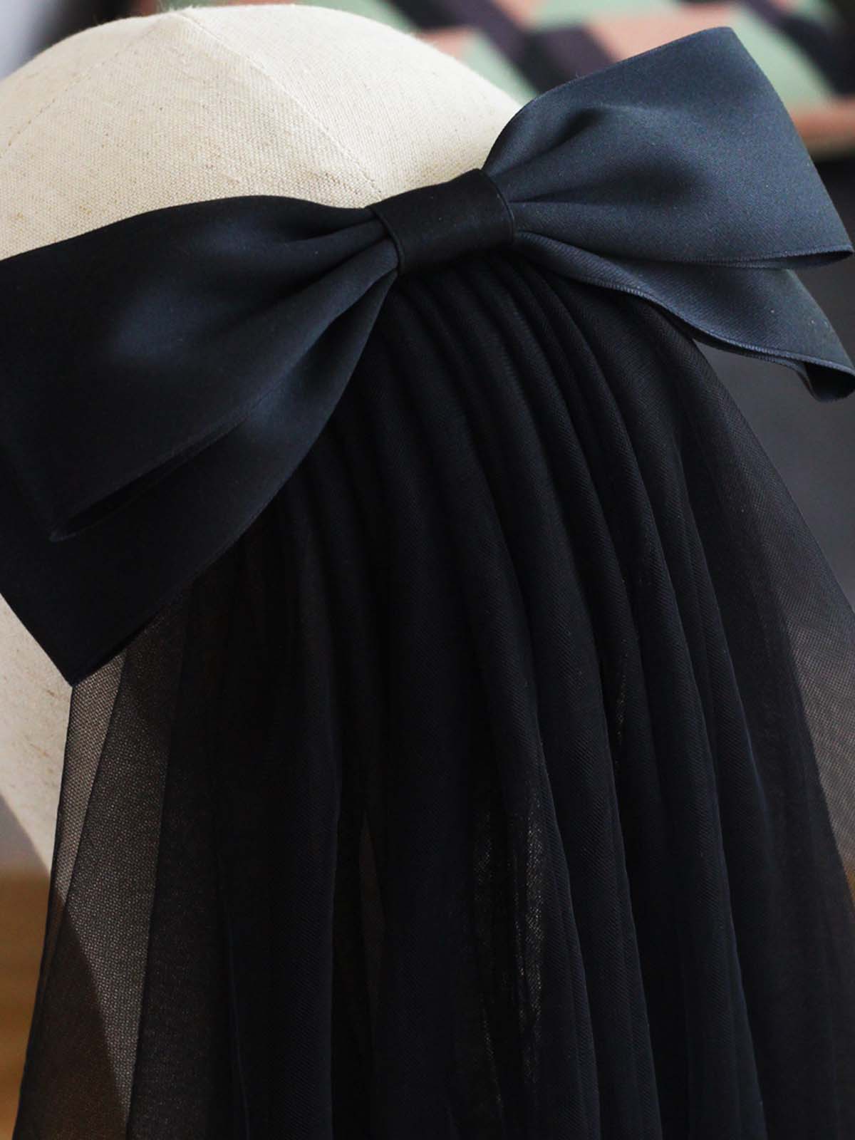 Bow Cut Edge Two Tier Tulle Bridal Elbow Length Short Wedding Veils With Blusher UK