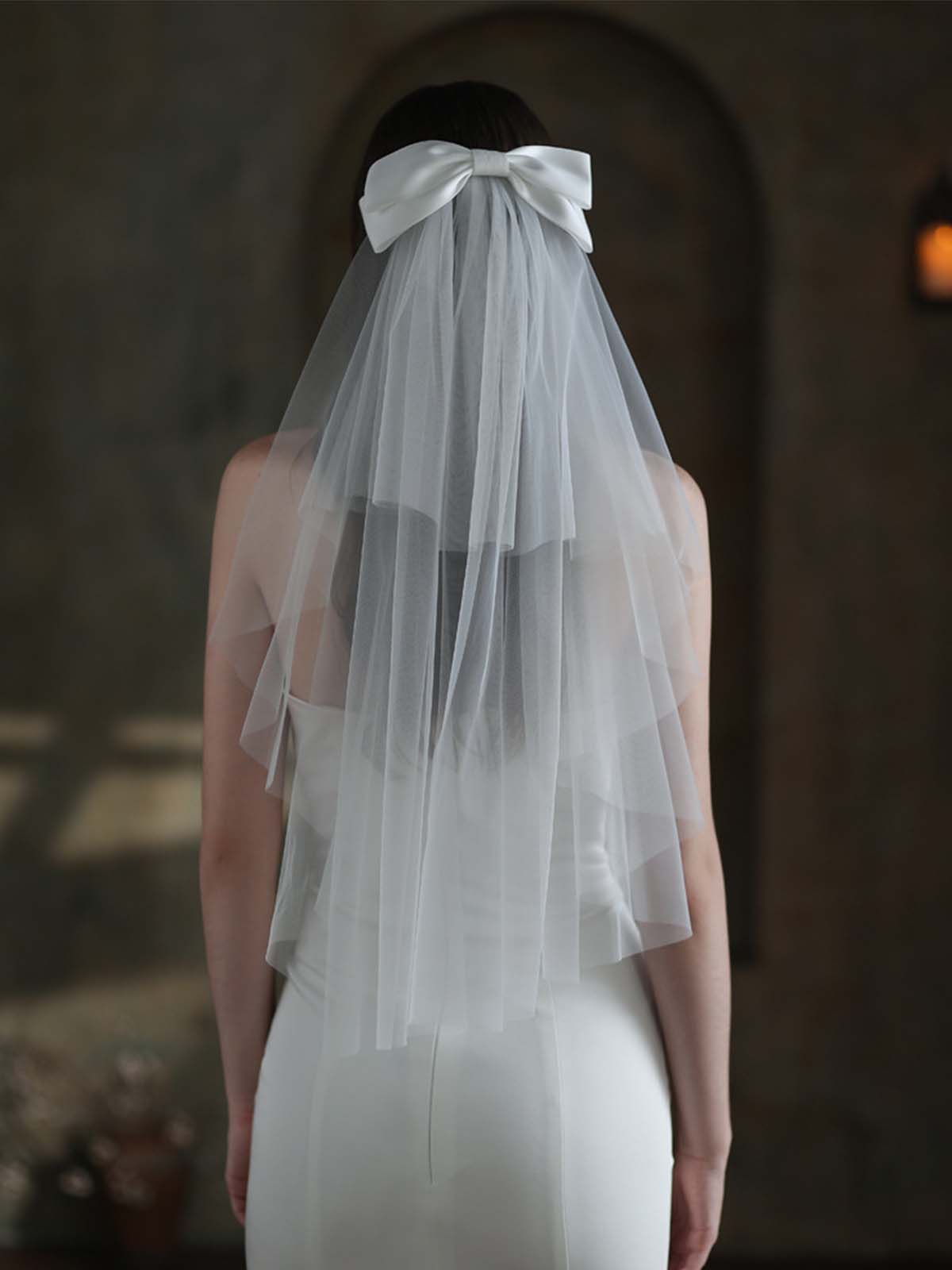 Bow Cut Edge Two Tier Tulle Bridal Elbow Length Short Wedding Veils With Blusher UK