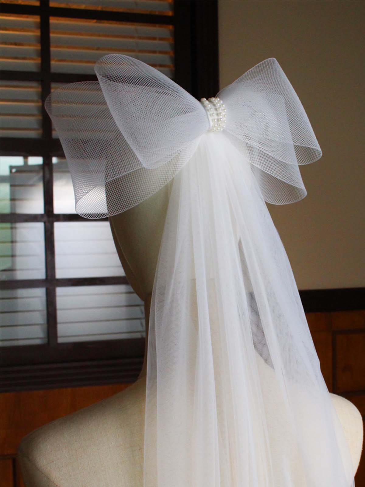 Bow Cut Edge Two Tier Tulle Bridal Elbow Length Short Wedding Veils UK