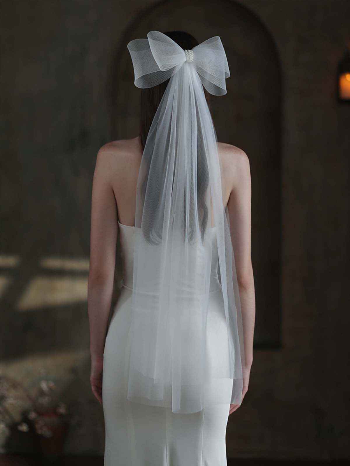 Bow Cut Edge Two Tier Tulle Bridal Elbow Length Short Wedding Veils UK