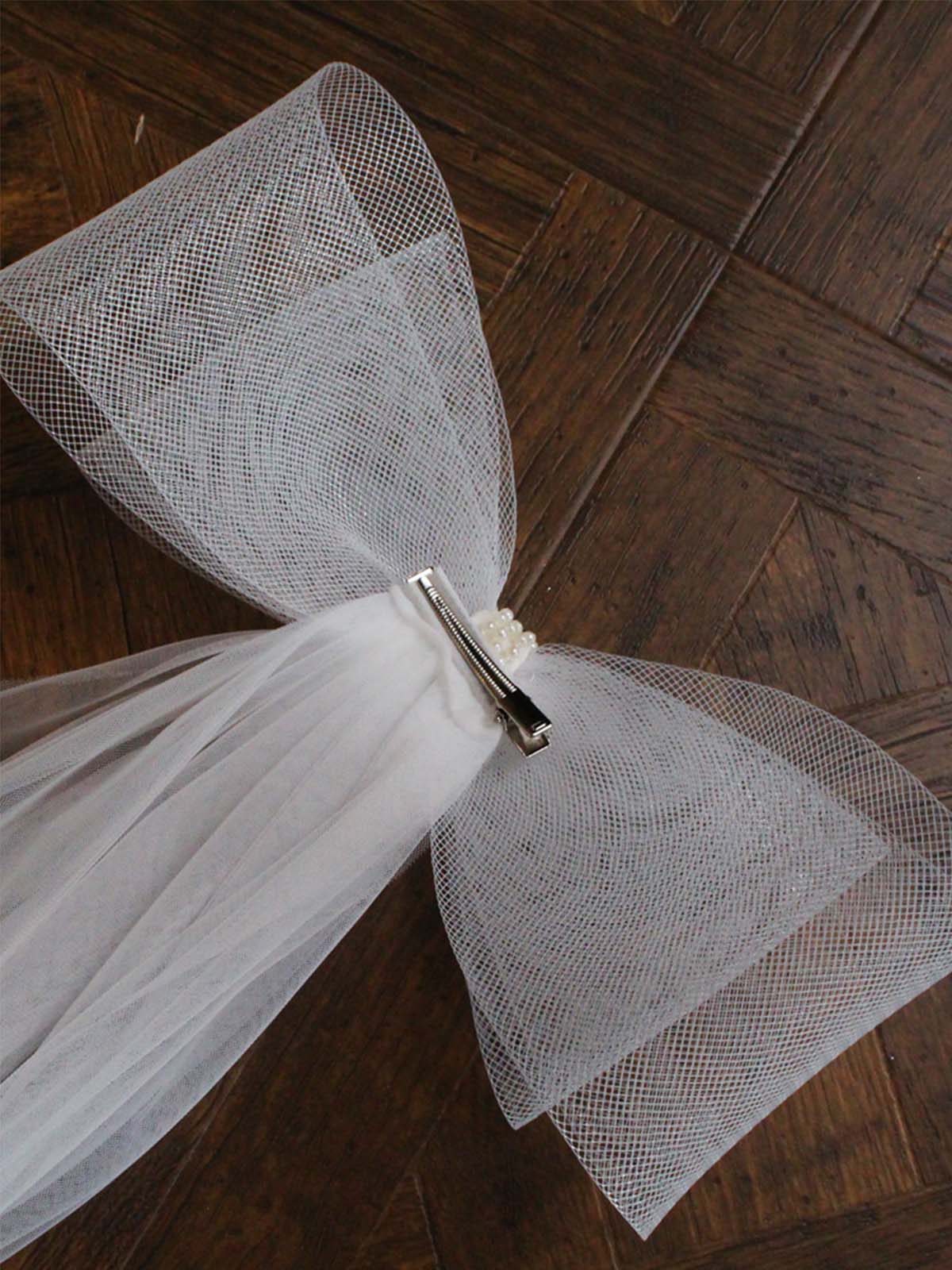 Bow Cut Edge Two Tier Tulle Bridal Elbow Length Short Wedding Veils UK