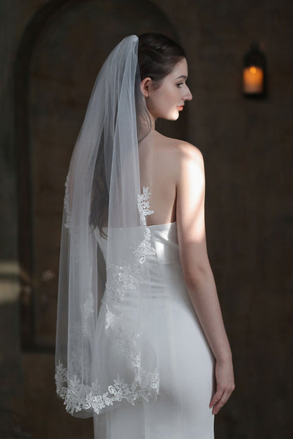 Lace Edge Single Tier Tulle Bridal Fingertip Length Wedding Veils UK