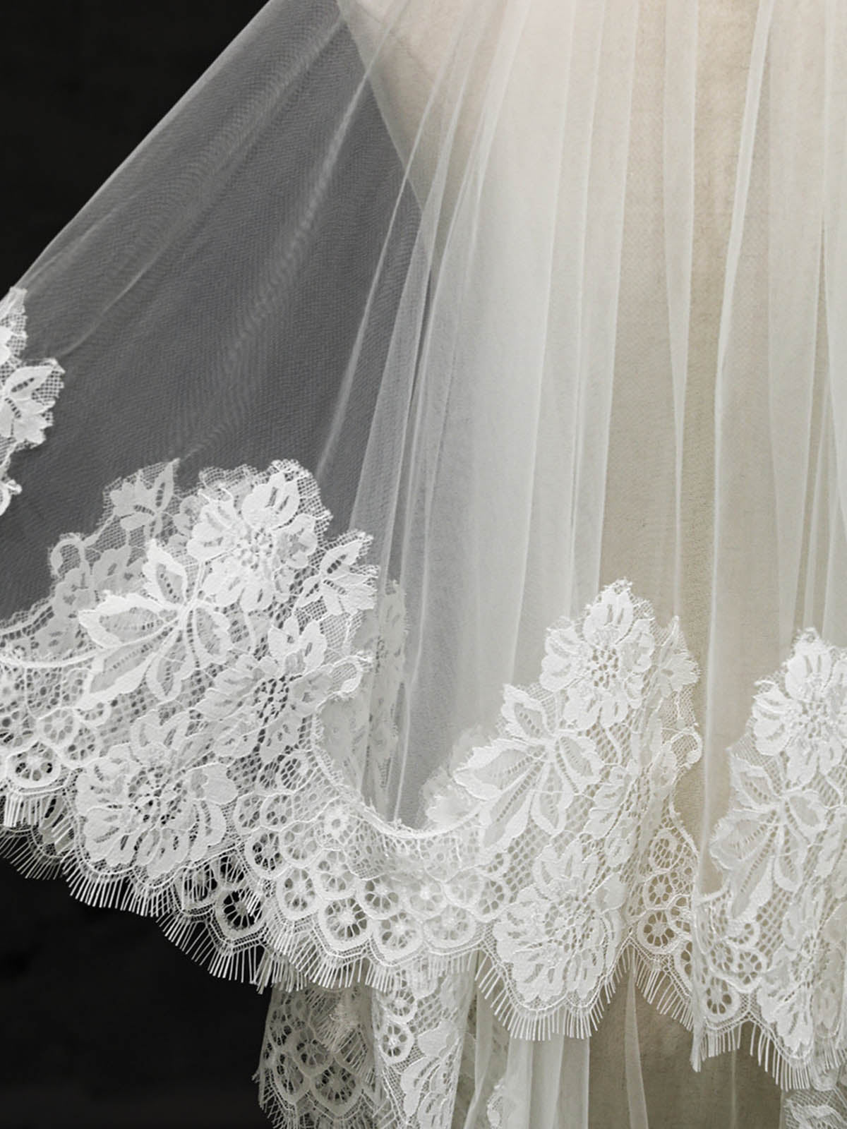 Lace Cut Edge Two Tier Tulle Bridal Fingertip Length Wedding Veils With Blusher UK