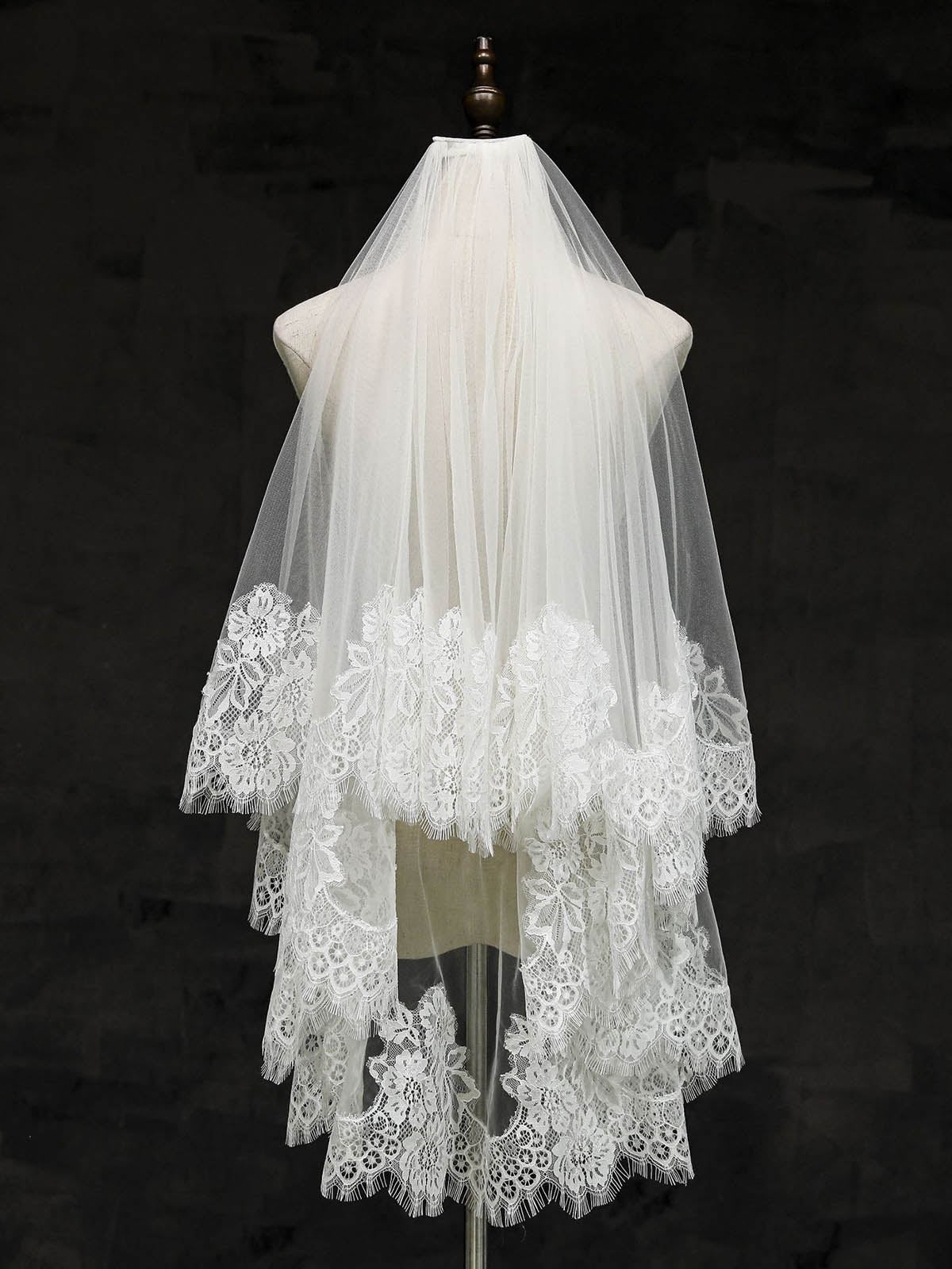 Lace Cut Edge Two Tier Tulle Bridal Fingertip Length Wedding Veils With Blusher UK