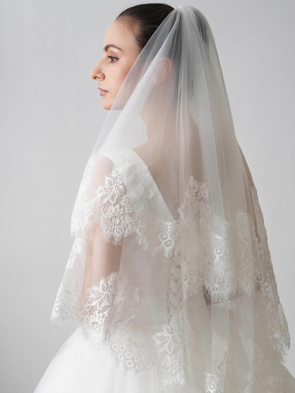 Lace Cut Edge Two Tier Tulle Bridal Fingertip Length Wedding Veils With Blusher UK
