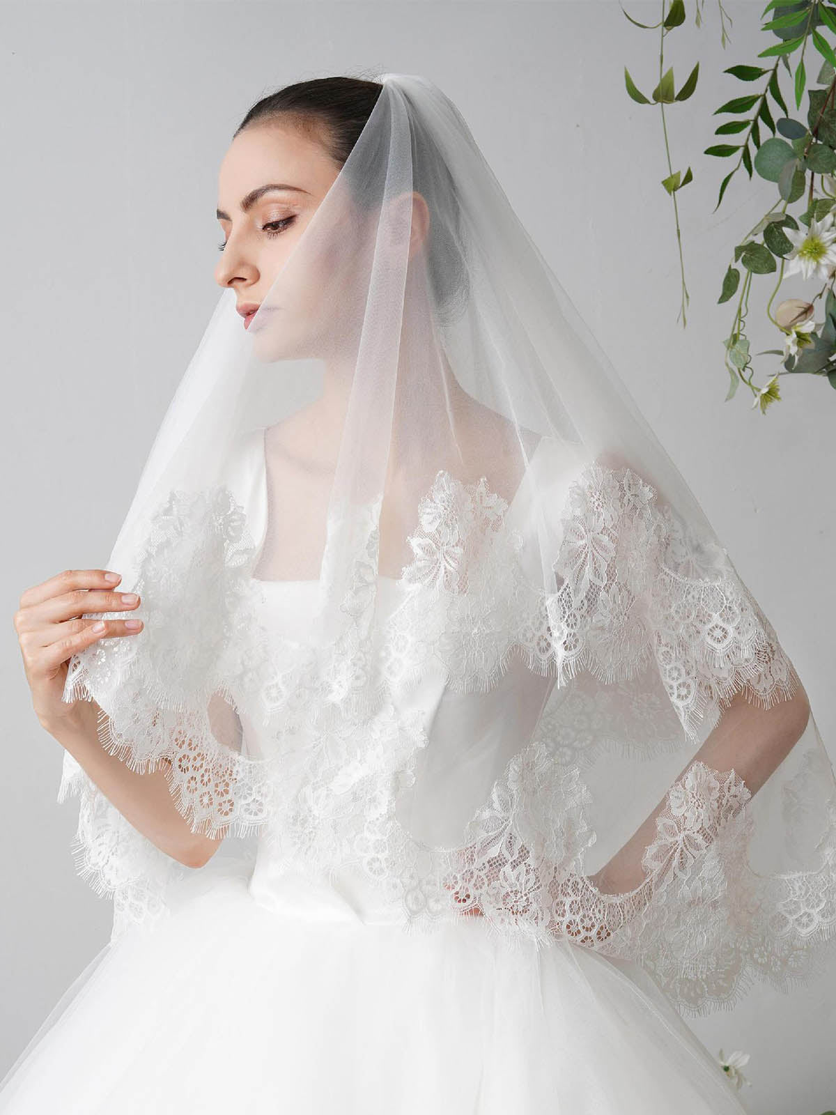 Lace Cut Edge Two Tier Tulle Bridal Fingertip Length Wedding Veils With Blusher UK