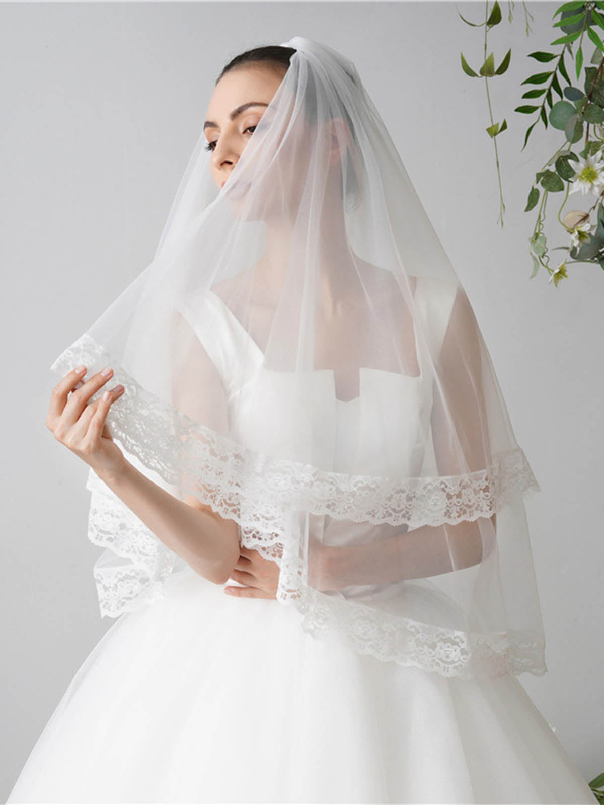 Lace Edge Two Tier Tulle Bridal Fingertip Length Wedding Veils With Blusher UK