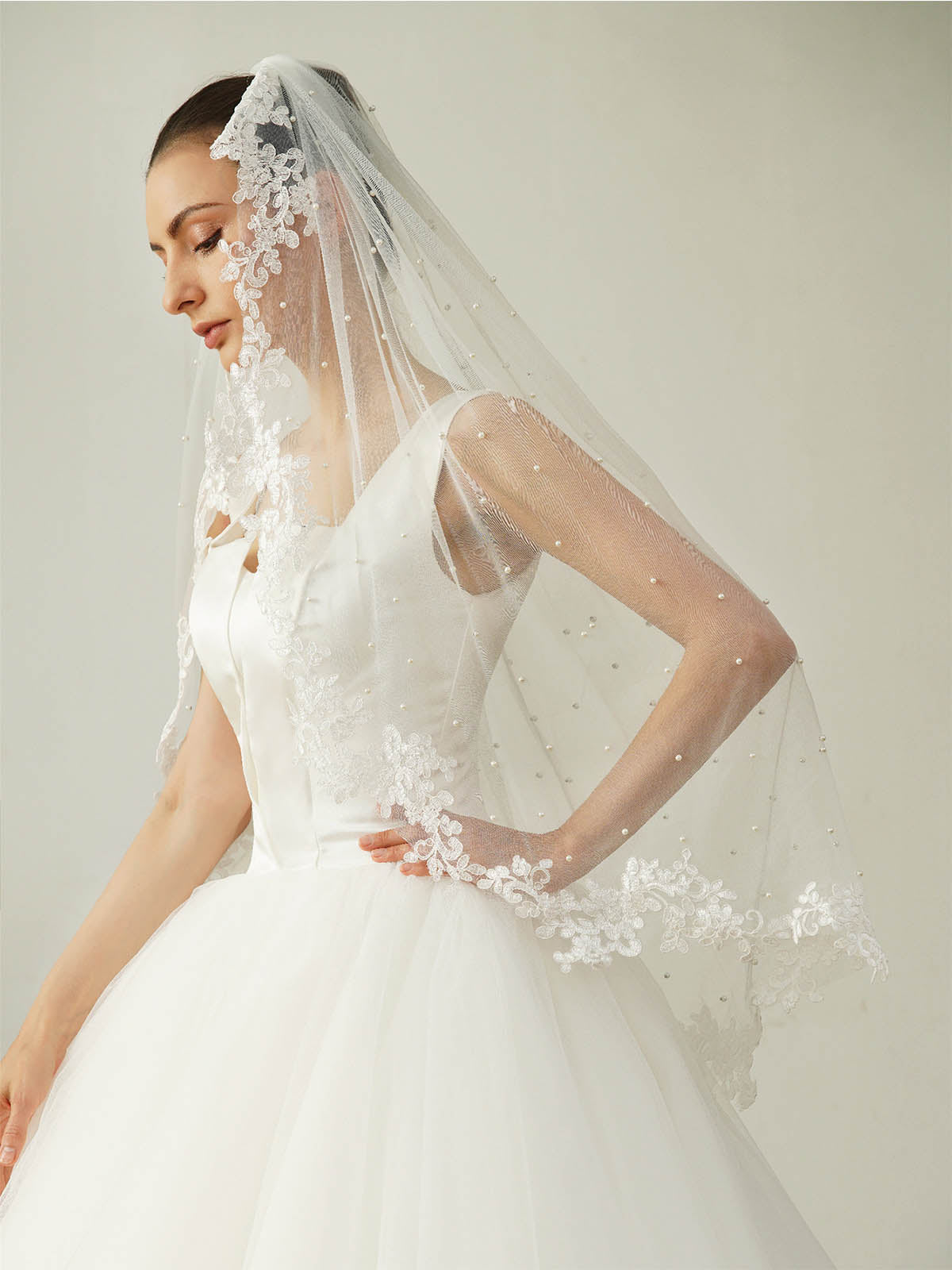 Pearl Lace Edge Single Tier Tulle Bridal Fingertip Length Wedding Veils UK
