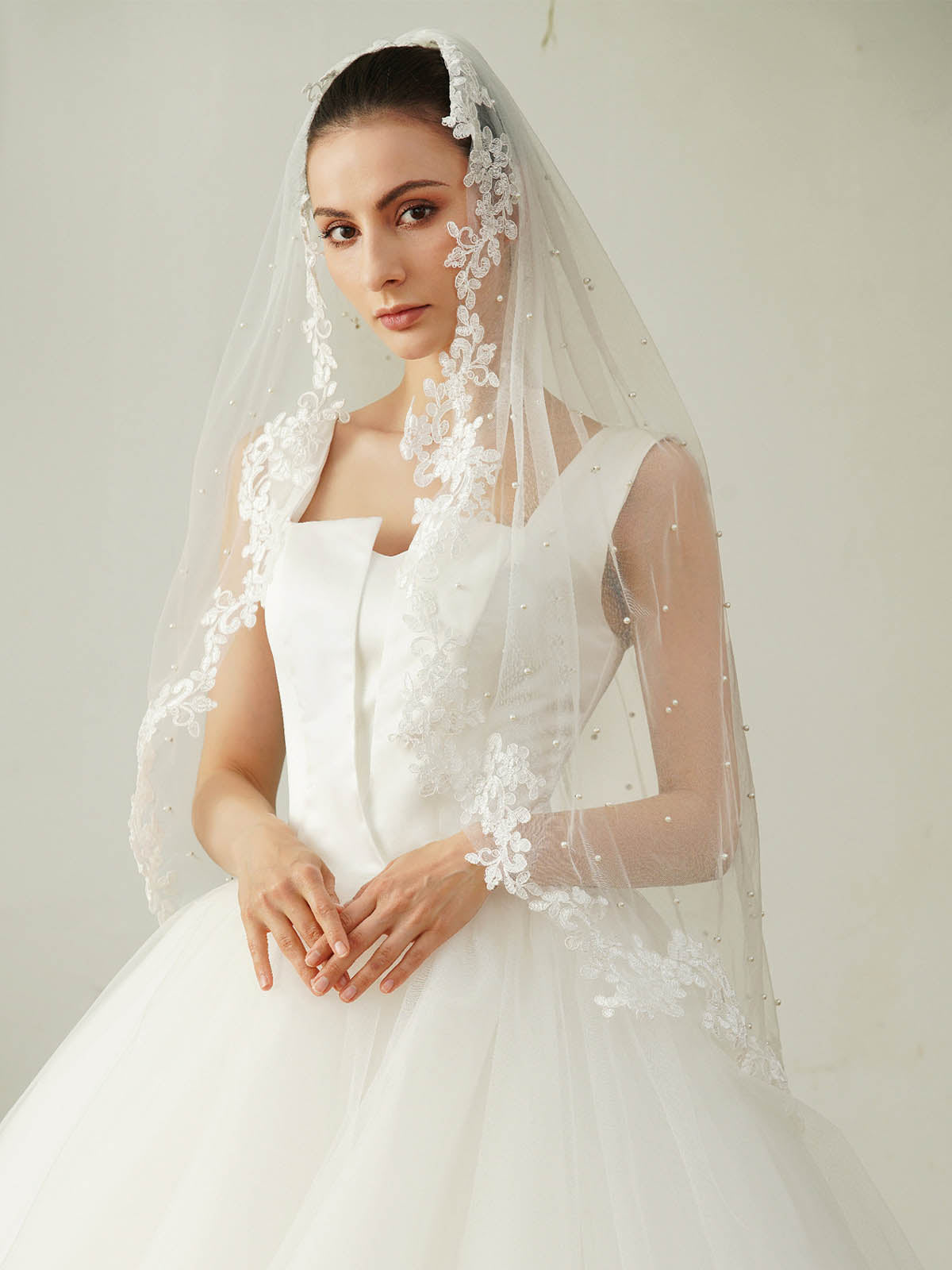 Pearl Lace Edge Single Tier Tulle Bridal Fingertip Length Wedding Veils UK