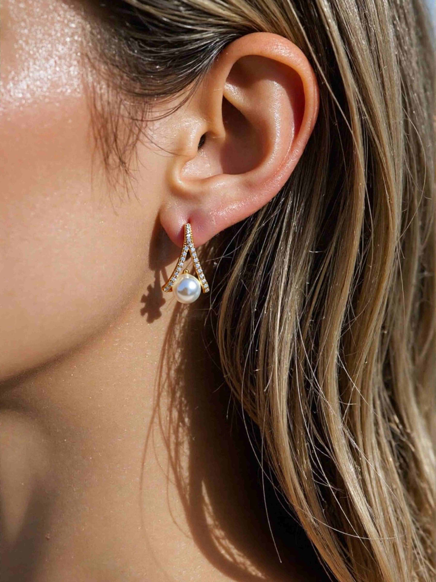 Romantic Pearl Stud Earrings Elegant Gold Crystal Design for Women UK