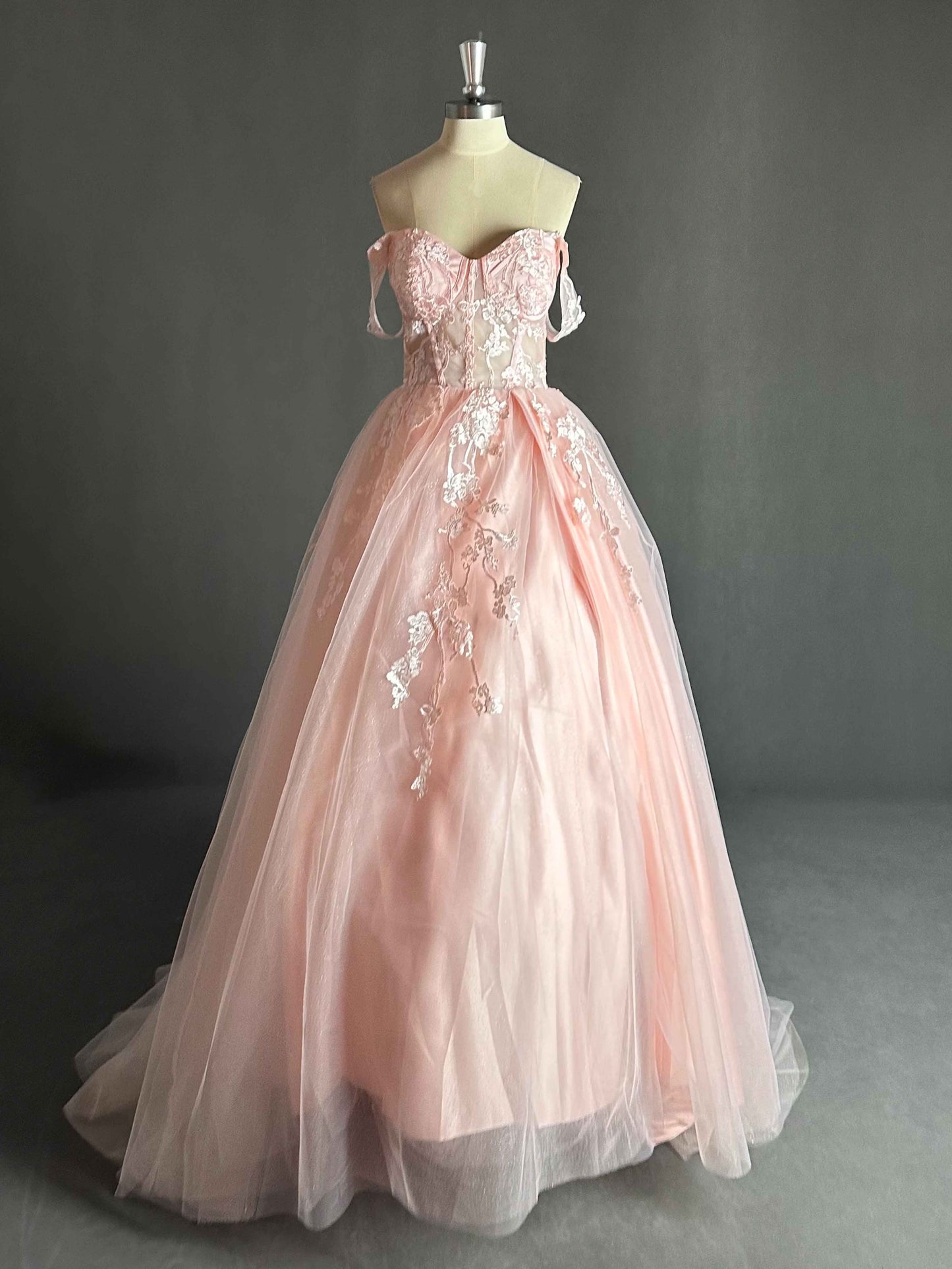 Modern Off The Shoulder Appliques Lace Up Tulle Prom Dresses